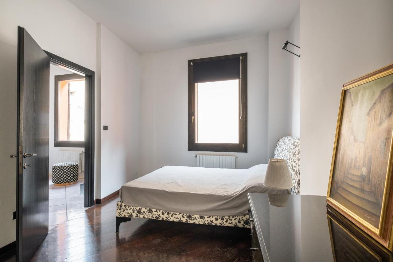 Torre Dell'Orologio Apartment By Wonderful Italy ボローニャ エクステリア 写真